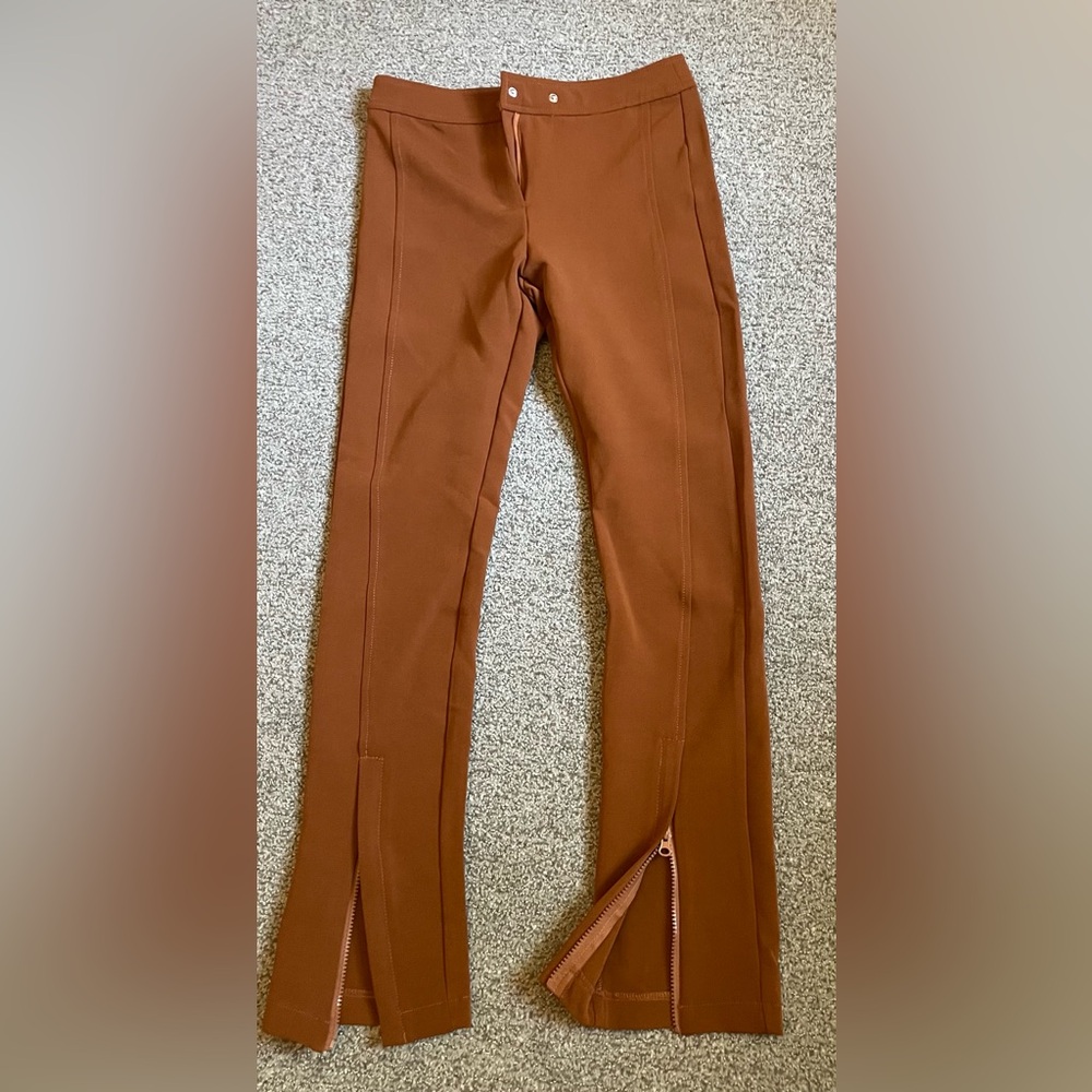 Fitted rust color pants with front ankle zipper